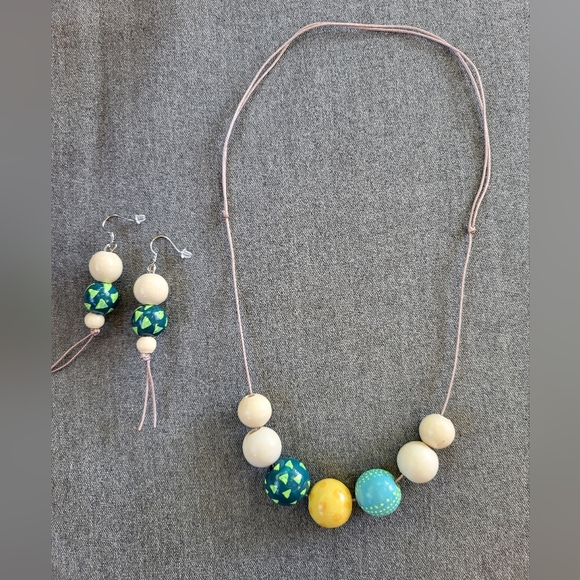 New handmade Necklace and earrings set - Picture 4 of 9